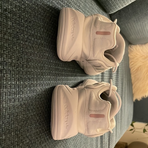 Adidas Originals Gray Ozelia Sneakers - Picture 4 of 10